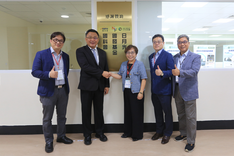 Opening ceremony of joint lab for semiconductor technologyImage